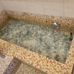 Das Kaltwasserkneippbecken mit Fussmassage